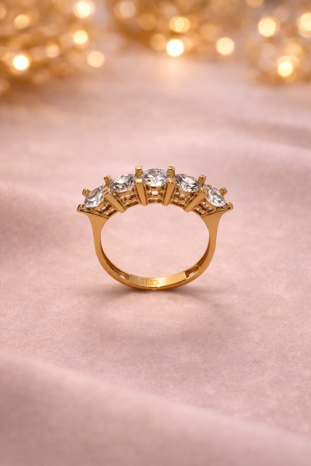 Exklusiver 5-Stein Ring aus 14 Karat Gold (585) – Ausdruck purer Eleganz