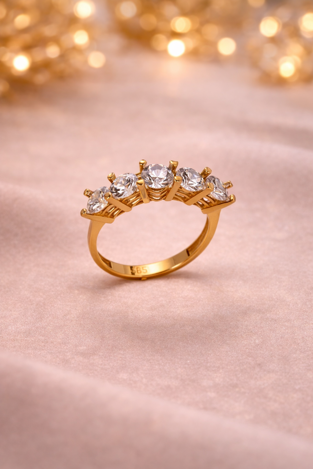 Exklusiver 5-Stein Ring aus 14 Karat Gold (585) – Ausdruck purer Eleganz