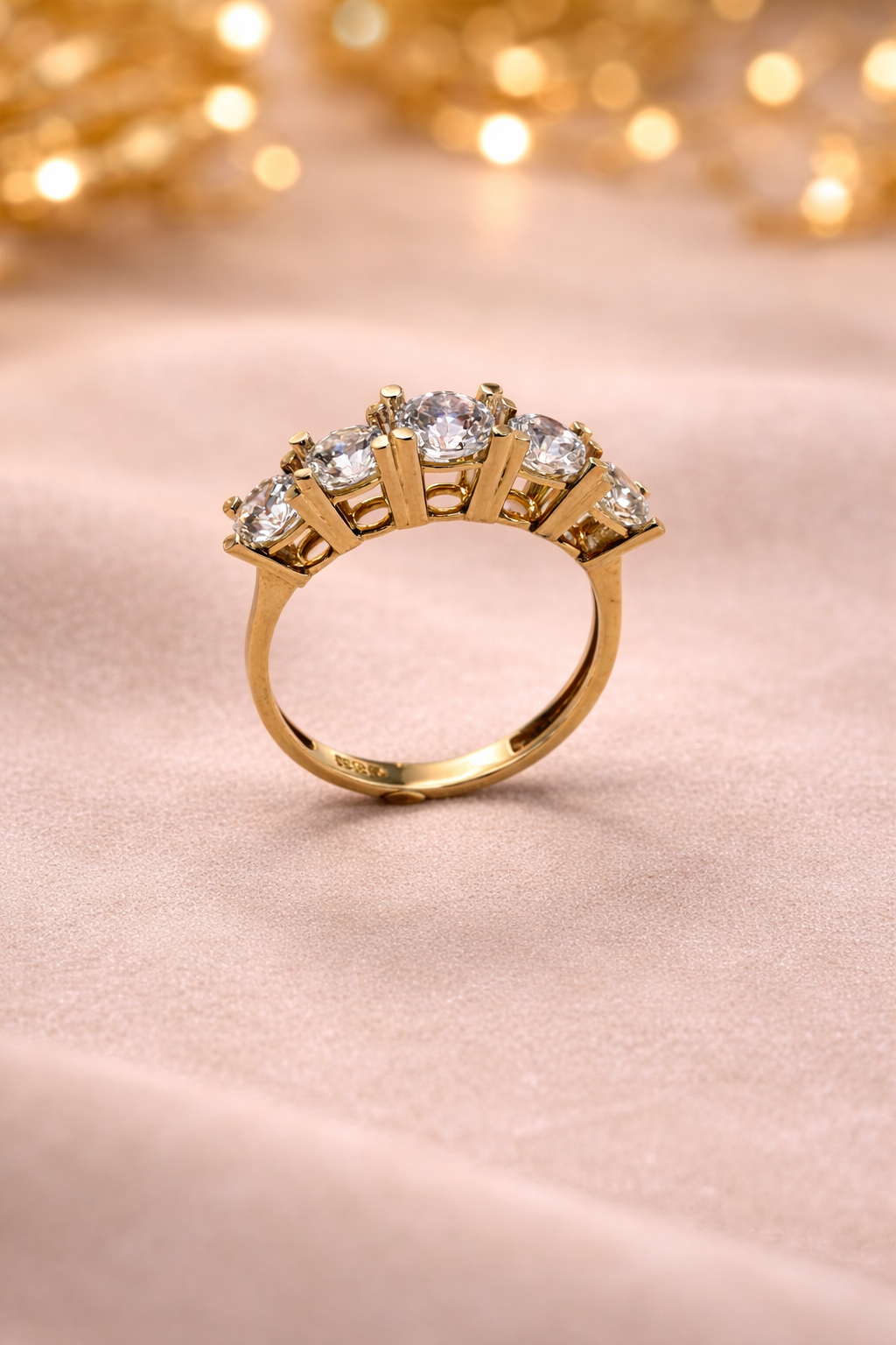 Eleganter 5-Stein Ring aus 14 Karat Gold (585) – Zeitlose Brillanz