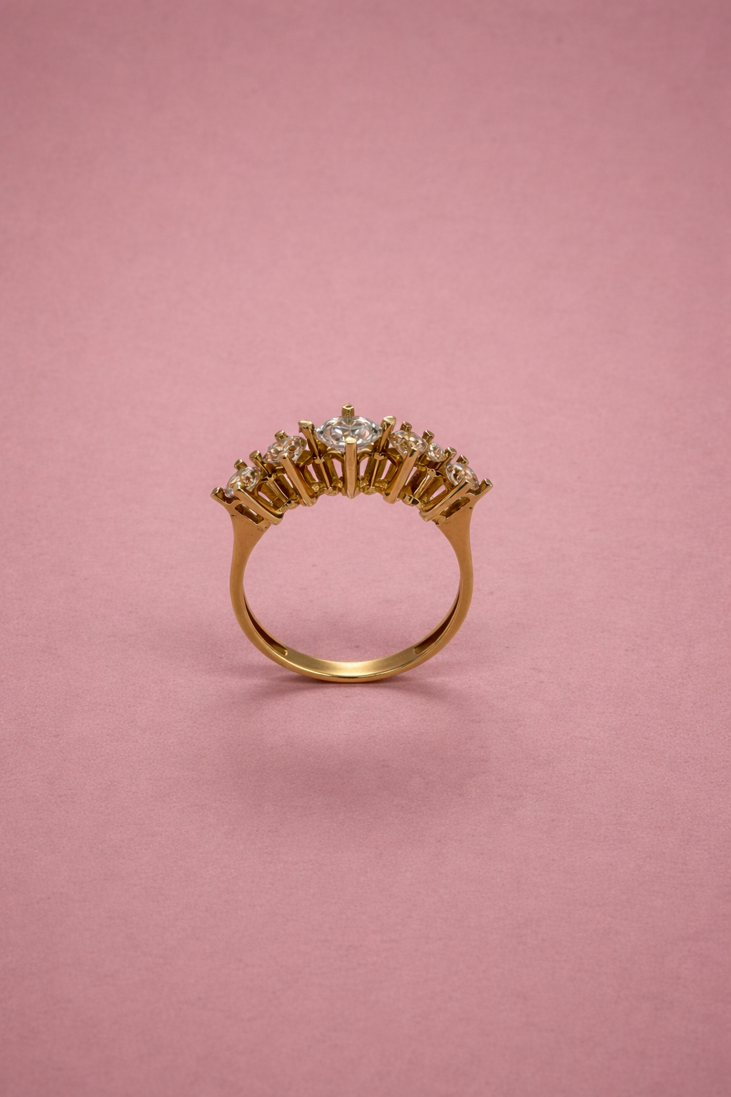Eleganter 5-Stein-Diamantring aus Gold 14 Karat (585) – Zeitlose Schönheit