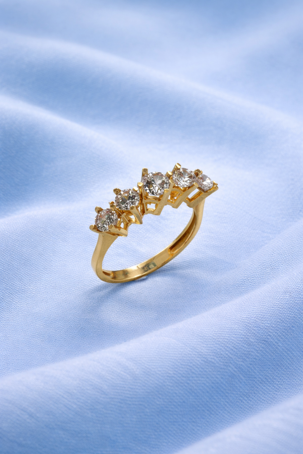 Eleganter 5-Stein-Diamantring aus Gold 14 Karat (585) – Zeitlose Schönheit