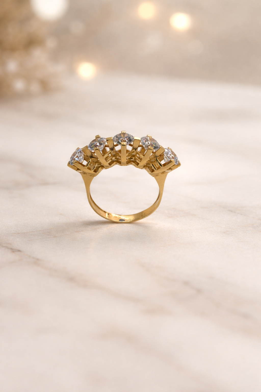 Eleganter 5-Stein-Diamantring aus Gold 14 Karat (585) – Zeitlose Schönheit