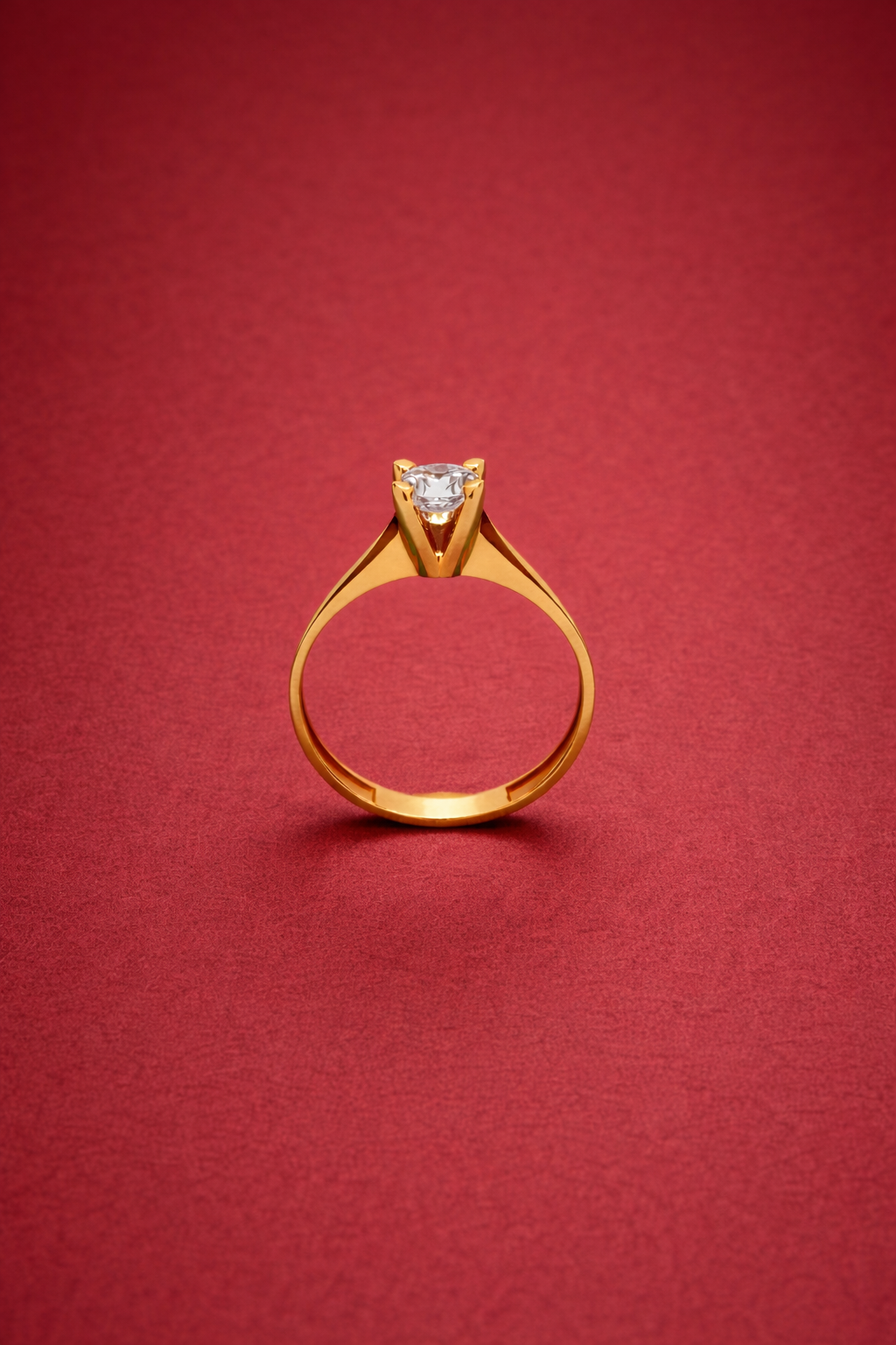 Eleganter Solitär Ring aus 14 Karat Gold mit funkelndem Stein (585)