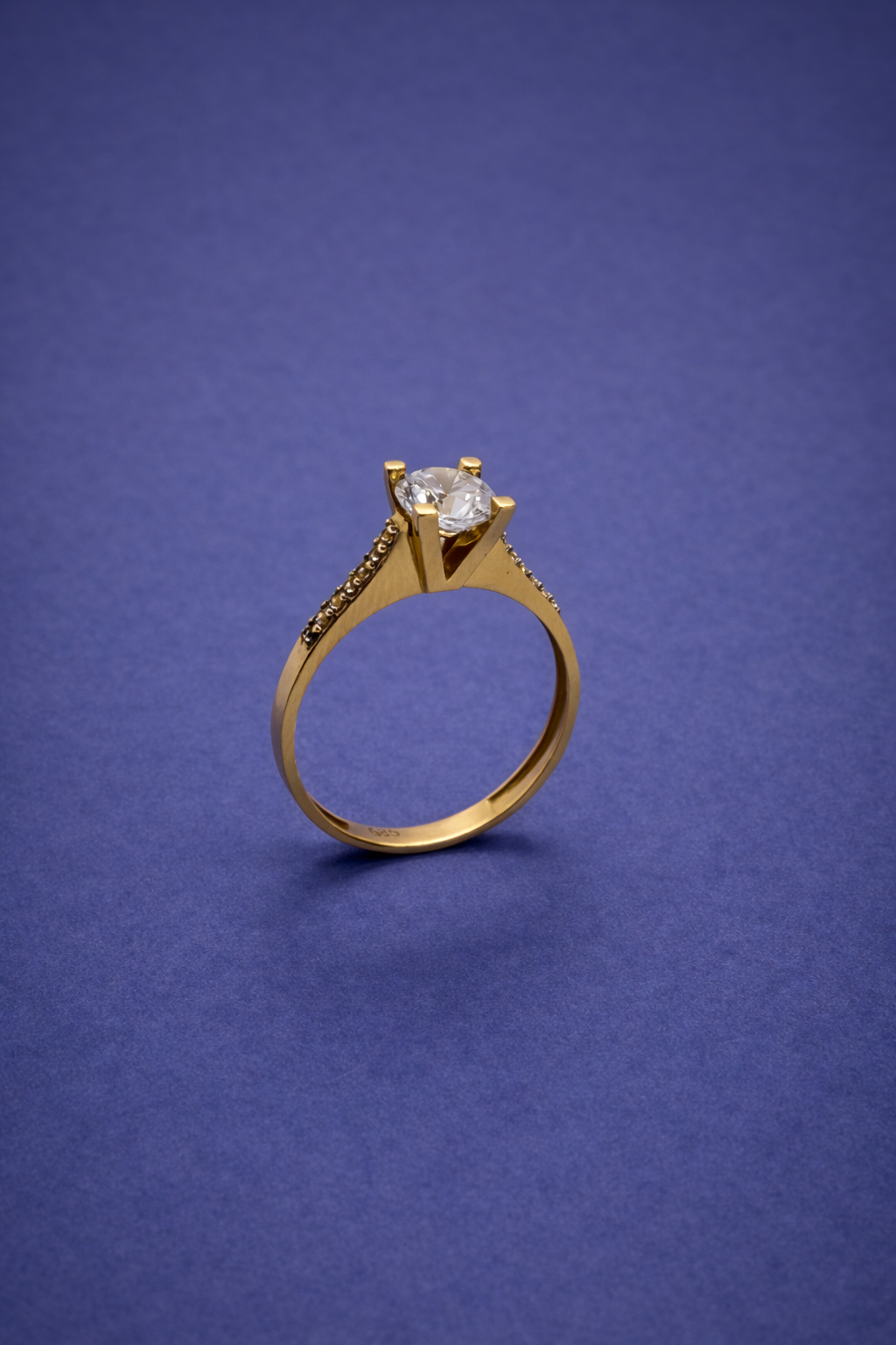 Eleganter Solitär Ring aus 14 Karat Weißgold mit funkelndem Stein (585)