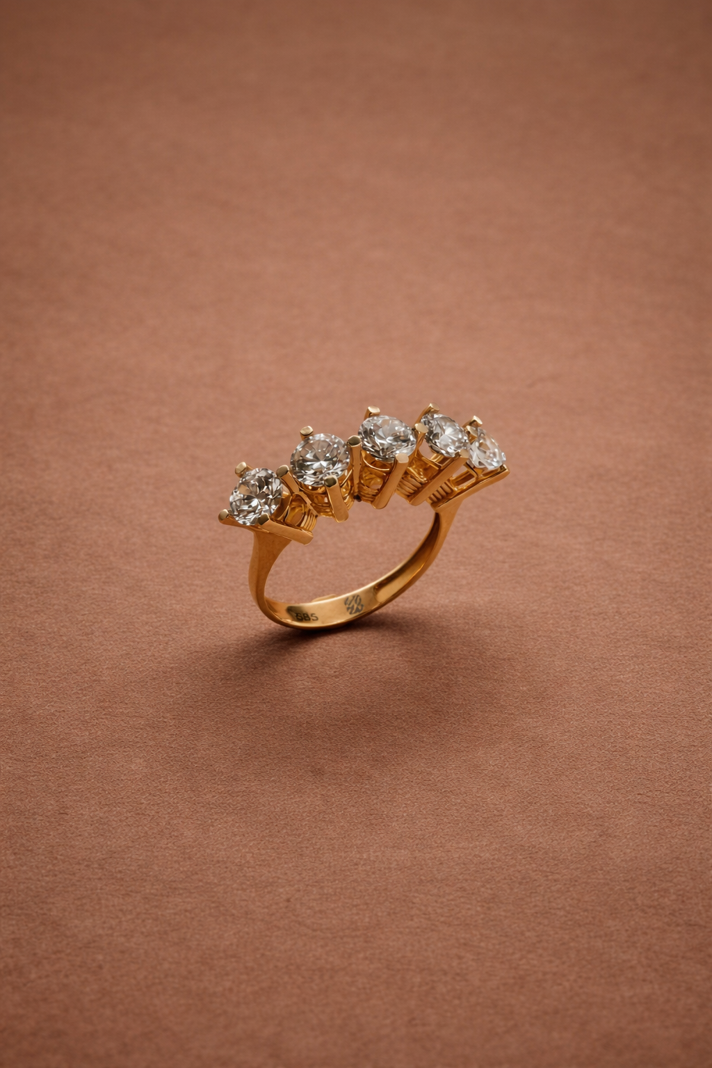 Eleganter 5-Stein-Diamantring aus Gold 14 Karat (585) – Zeitlose Schönheit