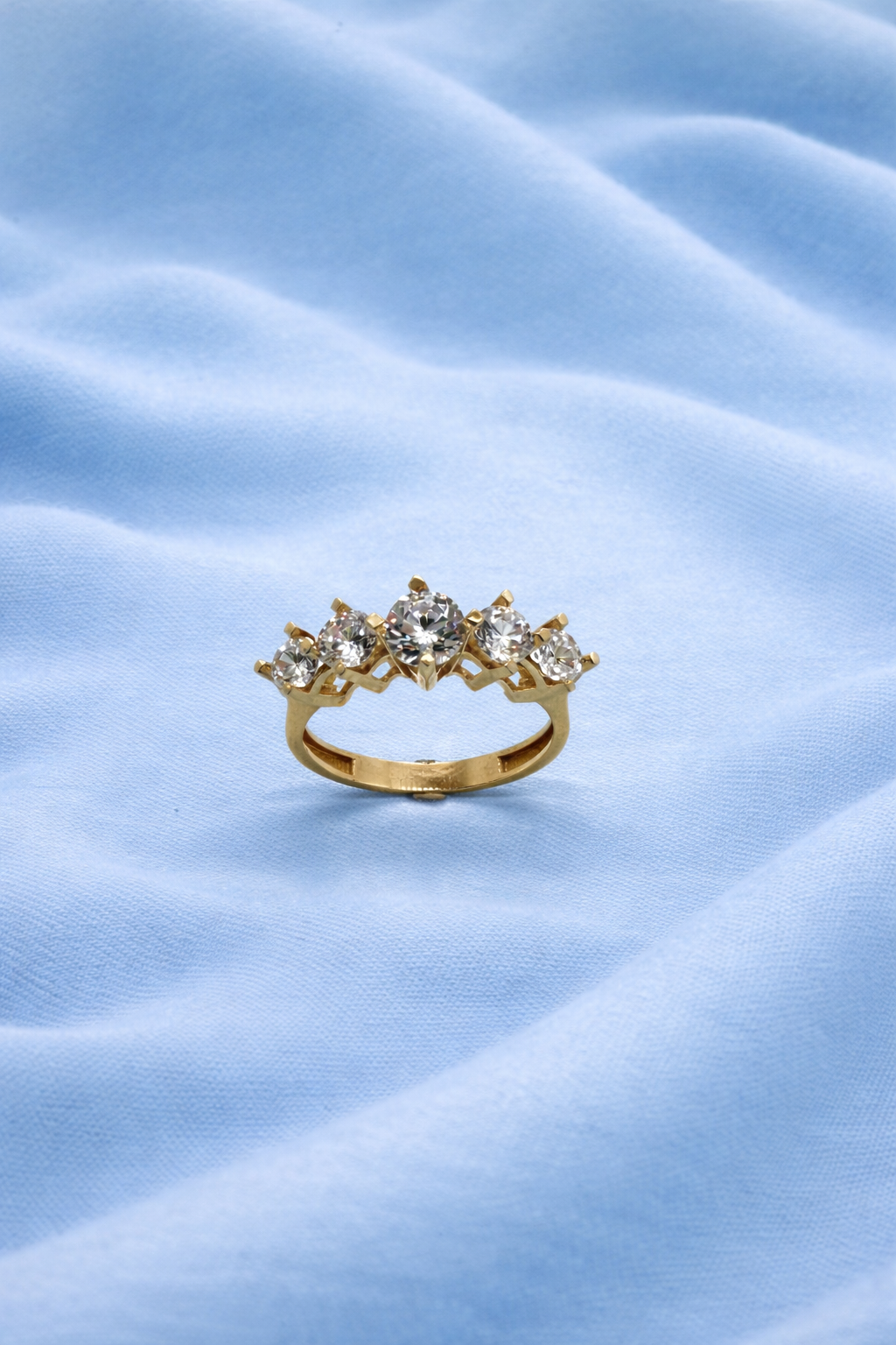 Eleganter 5-Stein-Diamantring aus Gold 14 Karat (585) – Zeitlose Schönheit