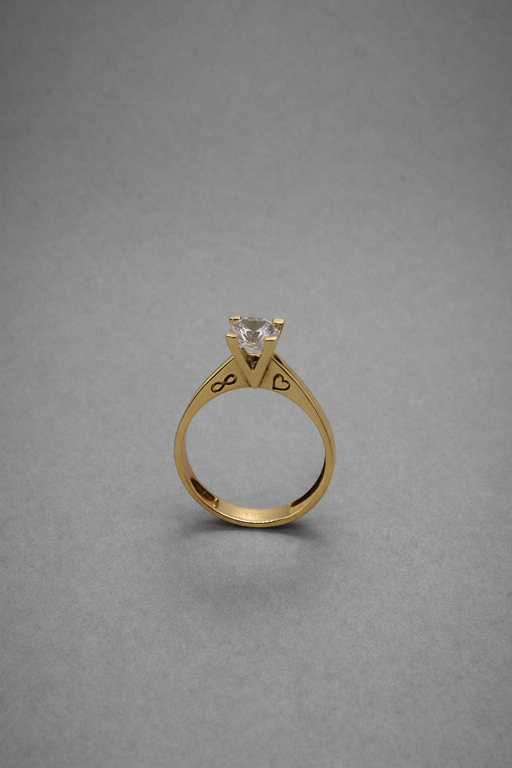 Eleganter Solitär Ring aus 14 Karat Weißgold mit funkelndem Stein (585)