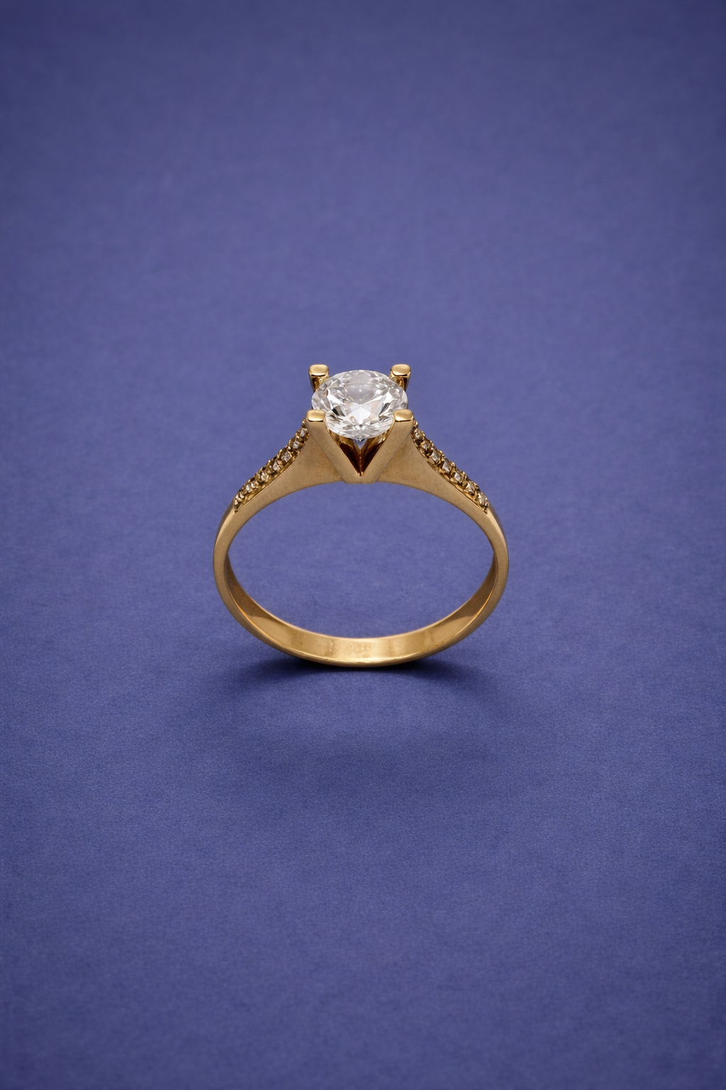 Eleganter Solitär Ring aus 14 Karat Weißgold mit funkelndem Stein (585)
