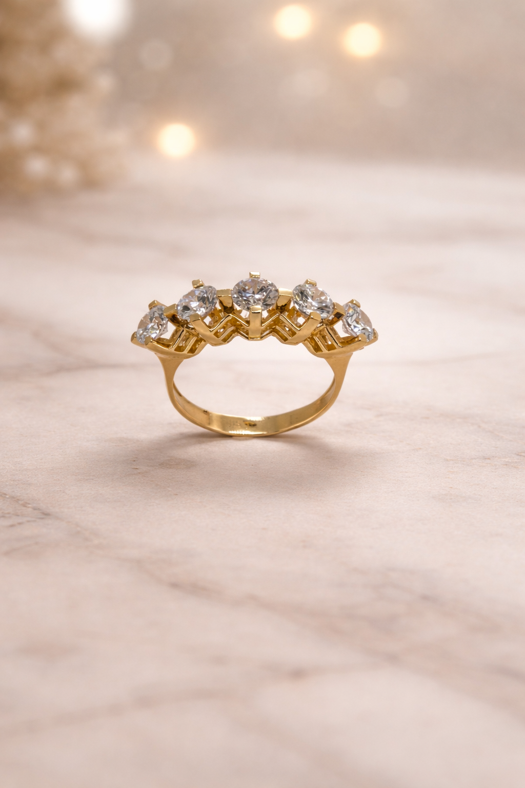 Eleganter 5-Stein-Diamantring aus Gold 14 Karat (585) – Zeitlose Schönheit