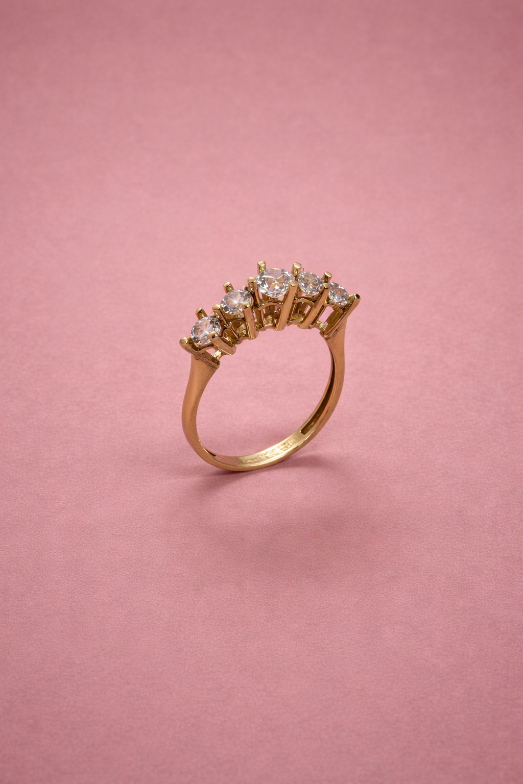 Eleganter 5-Stein-Diamantring aus Gold 14 Karat (585) – Zeitlose Schönheit