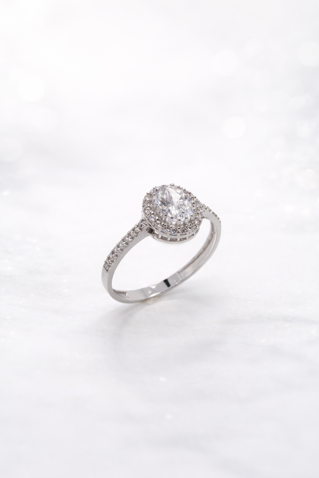 Eleganter Ring aus 14 Karat Weißgold (585)