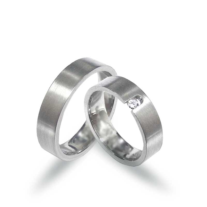 Moderne Trauringe in Platin 950 mit einem 0,05 ct Diamanten (CEL61)