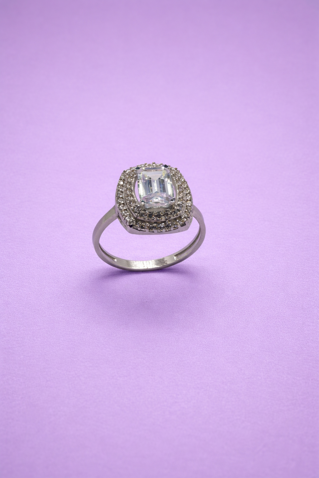 Eleganter Damenring aus 585 Weißgold (14 Karat)