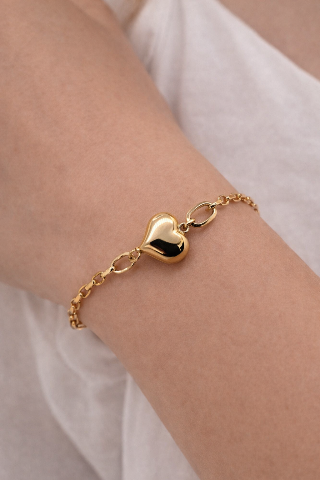 14 Karat Gold Armband mit Herzanhänger – elegant & zeitlos