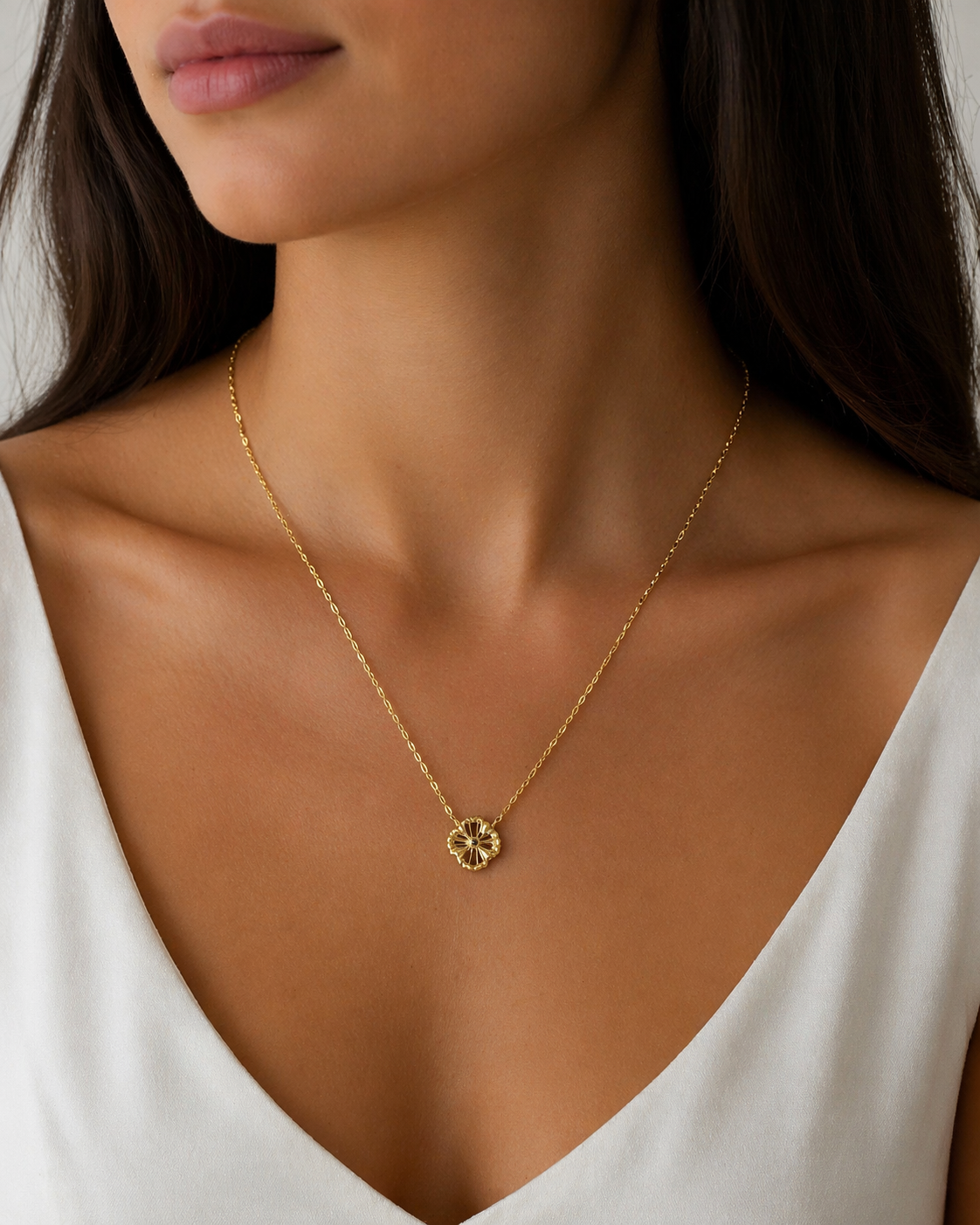 14 Karat Elegante Gold-Halskette mit floraler Anhänger – Zeitloser Schmuck