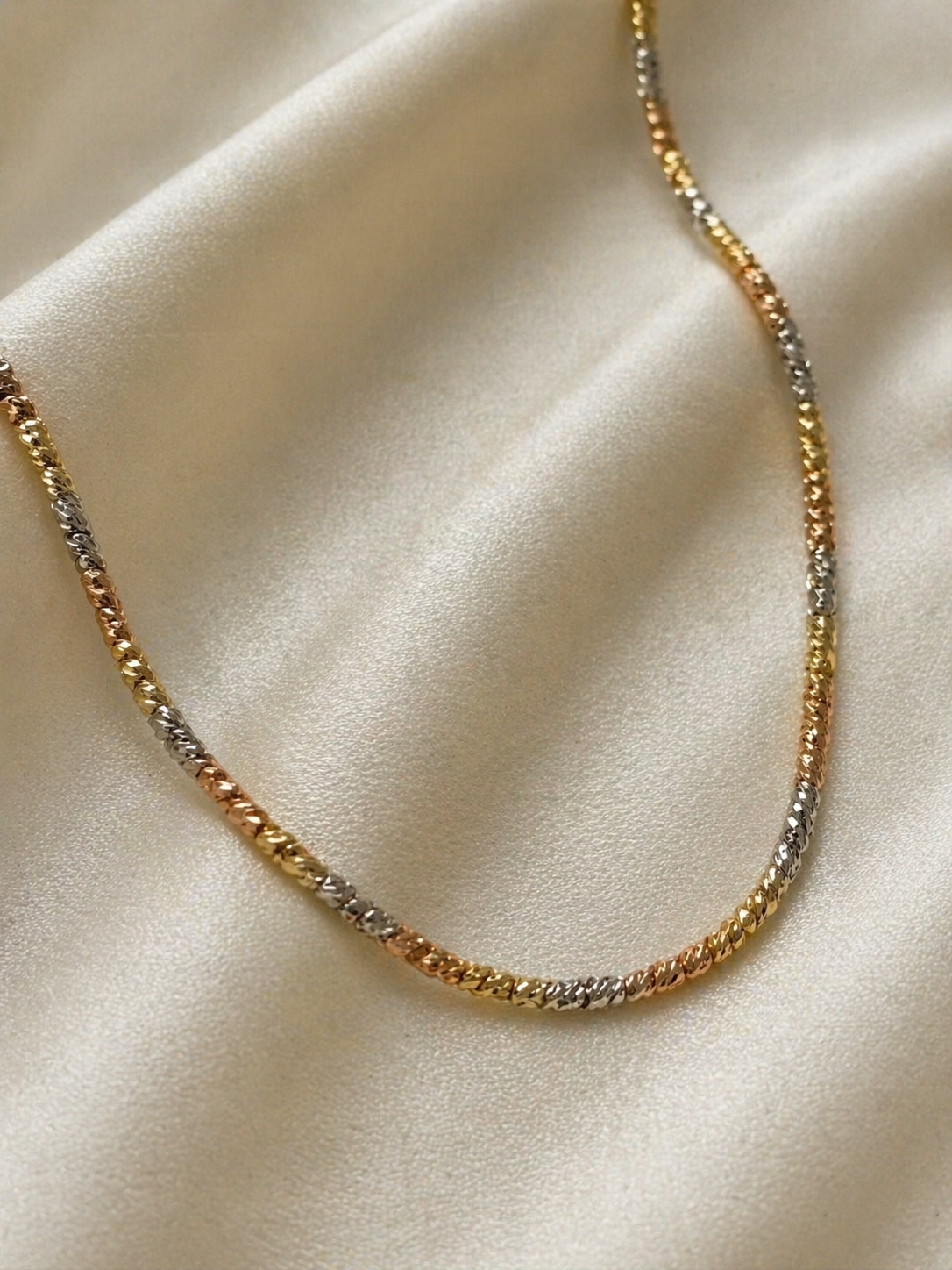 Elegante Tricolor Kugelkette – Feine Halskette in Gold, Roségold und Silber 14 Karat