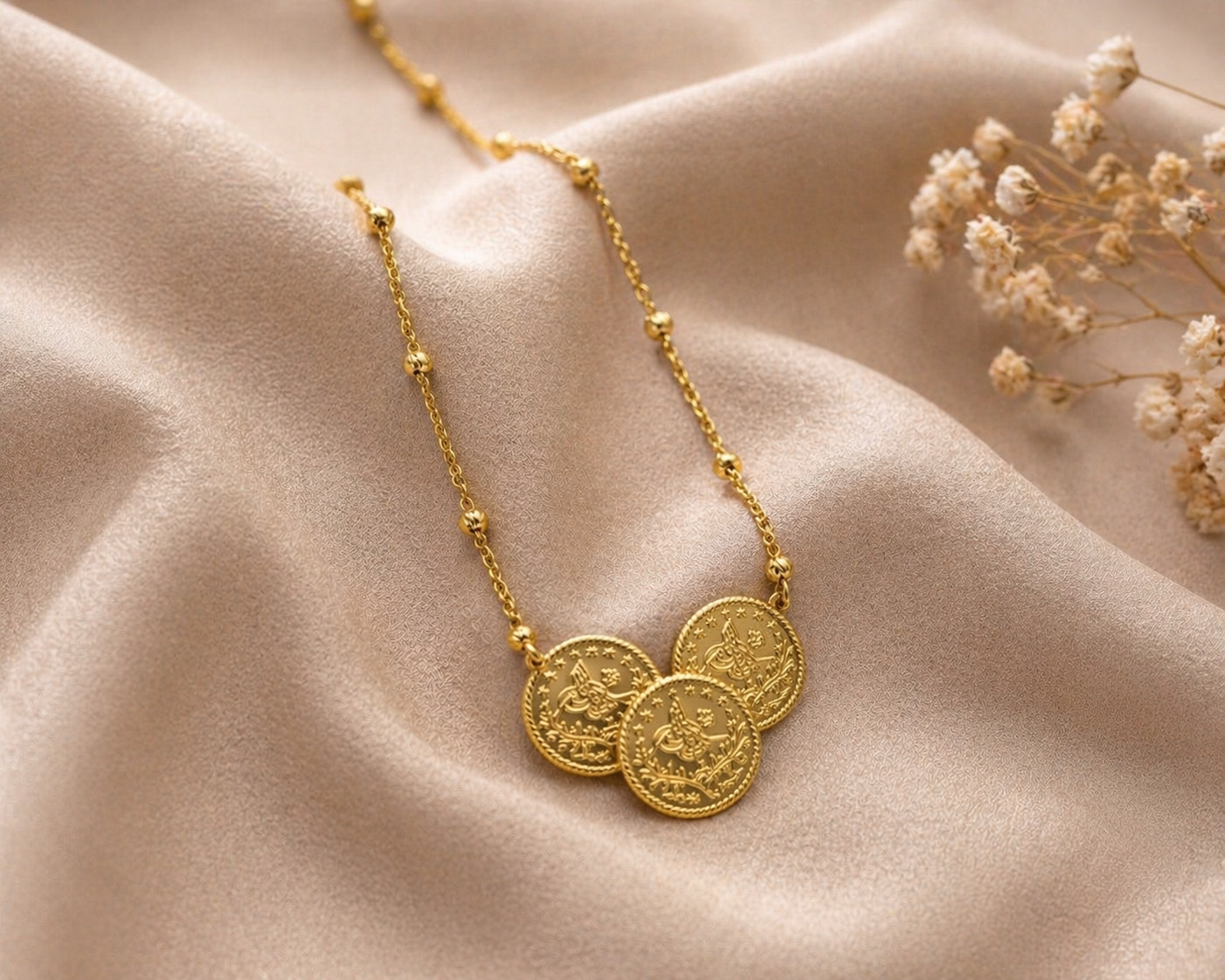 Elegante 22K Gold Halskette mit Münzanhängern