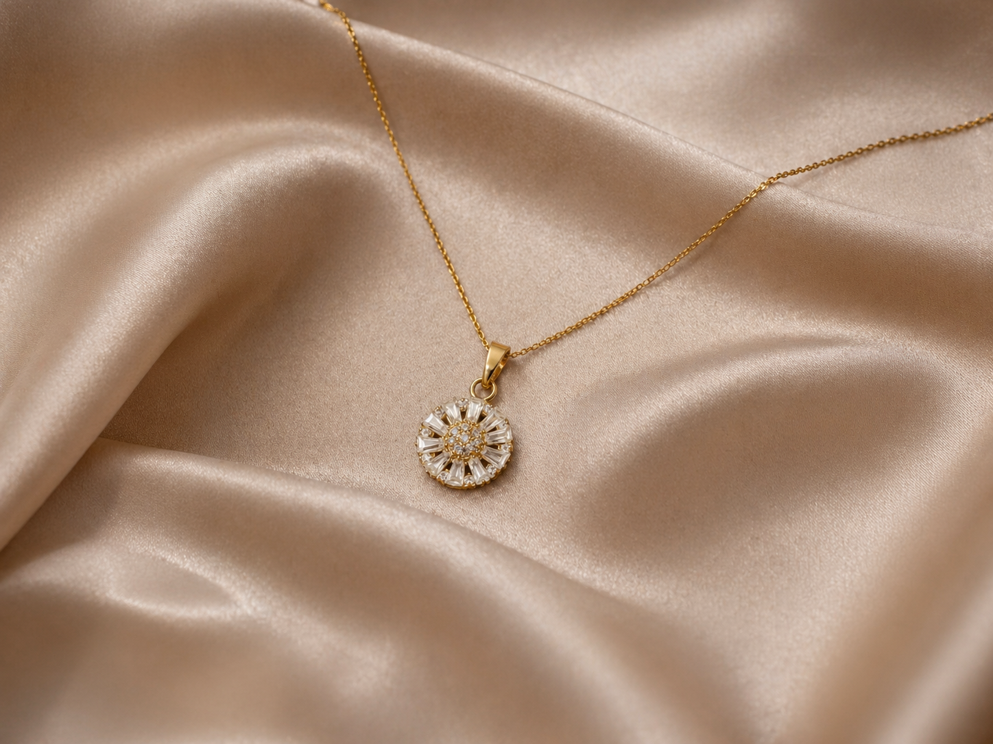 Feine 14 Karat Gold Halskette mit elegantem Anhänger