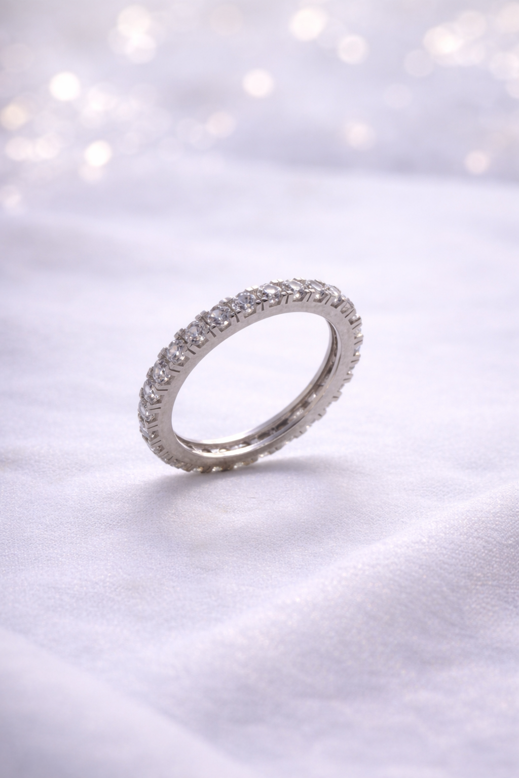 Eleganter Memoire-Ring aus 14 Karat Weißgold mit Zirkonia