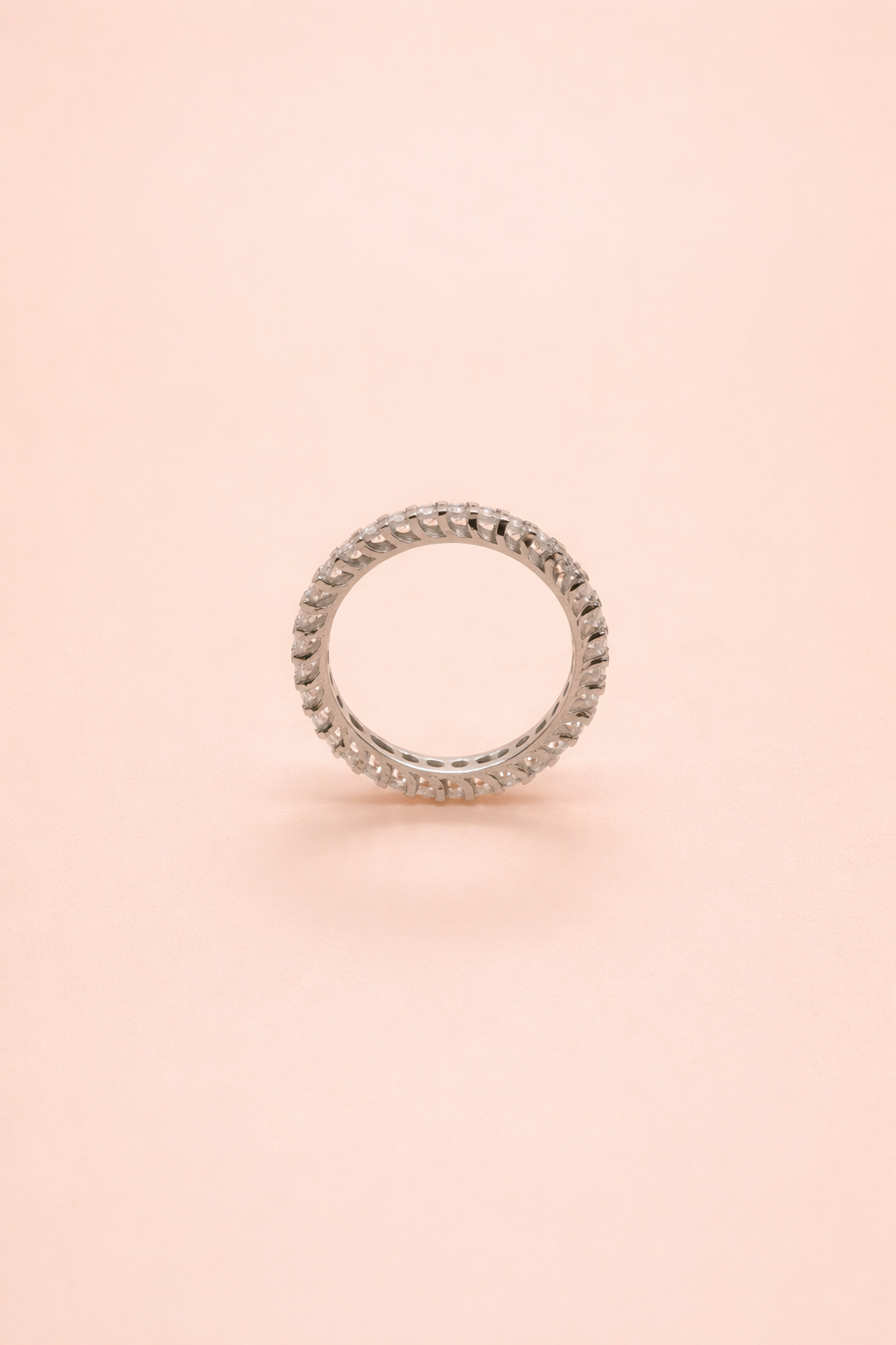 Eleganter Memoire-Ring aus 14 Karat Weißgold mit Zirkonia