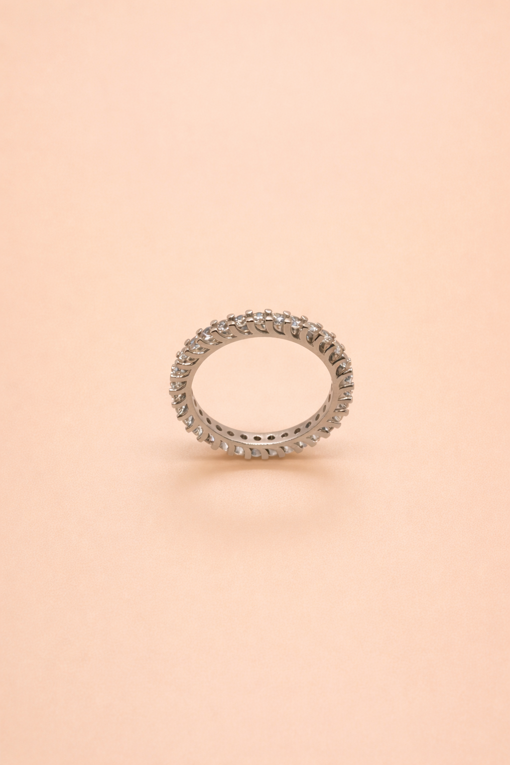 Eleganter Memoire-Ring aus 14 Karat Weißgold mit Zirkonia