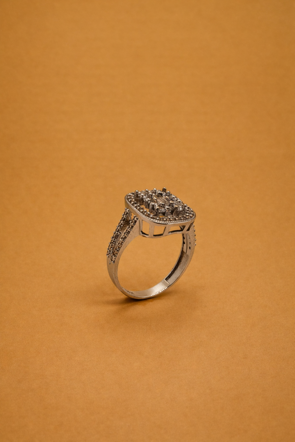 Eleganter Ring aus 14 Karat Weißgold (585)