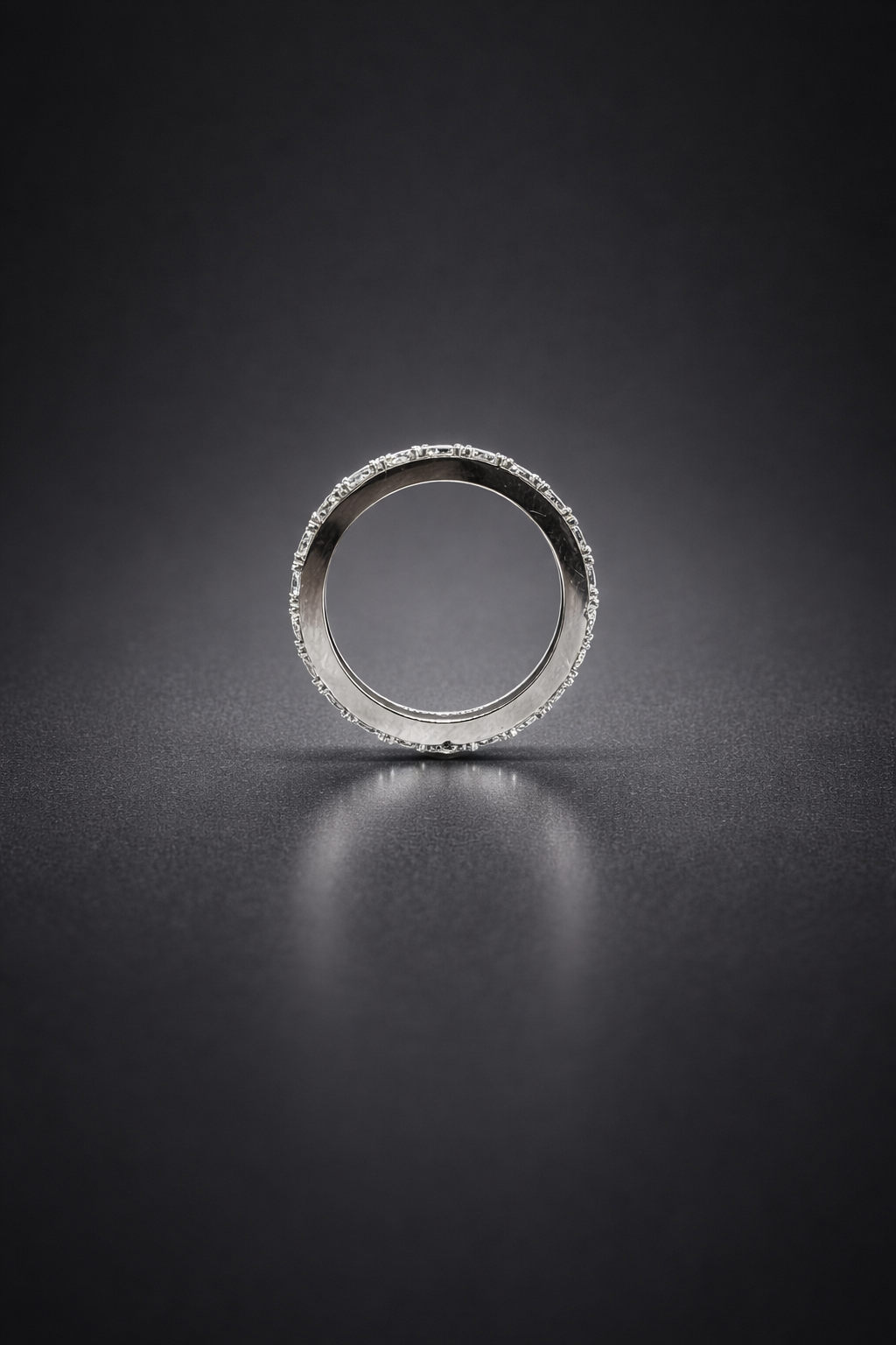 Eleganter Memoire-Ring aus 14 Karat Weißgold mit Zirkonia