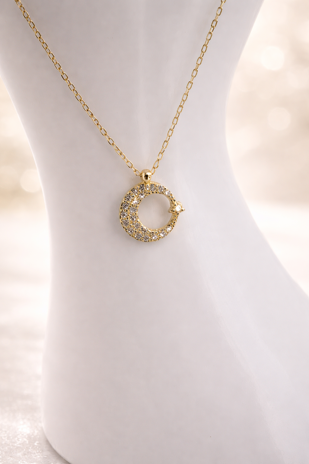 Elegante Halbmond & Stern Halskette aus 14 Karat Gold (585)