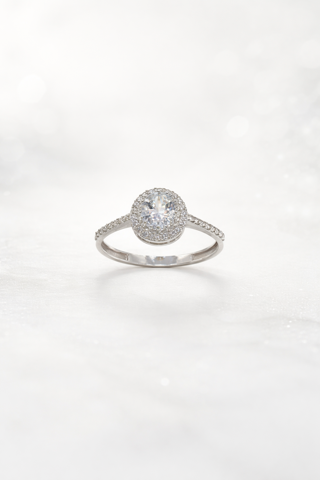 Eleganter Ring aus 14 Karat Weißgold (585)