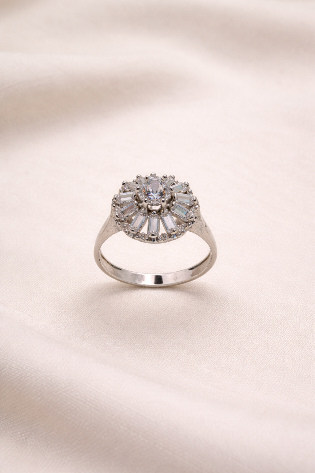 Eleganter Damenring aus 585 Weißgold (14 Karat)