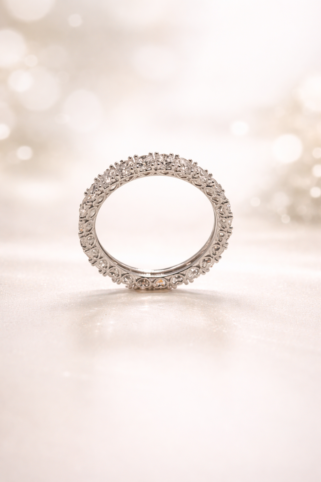 Eleganter Memoire-Ring aus 14 Karat Weißgold mit Zirkonia