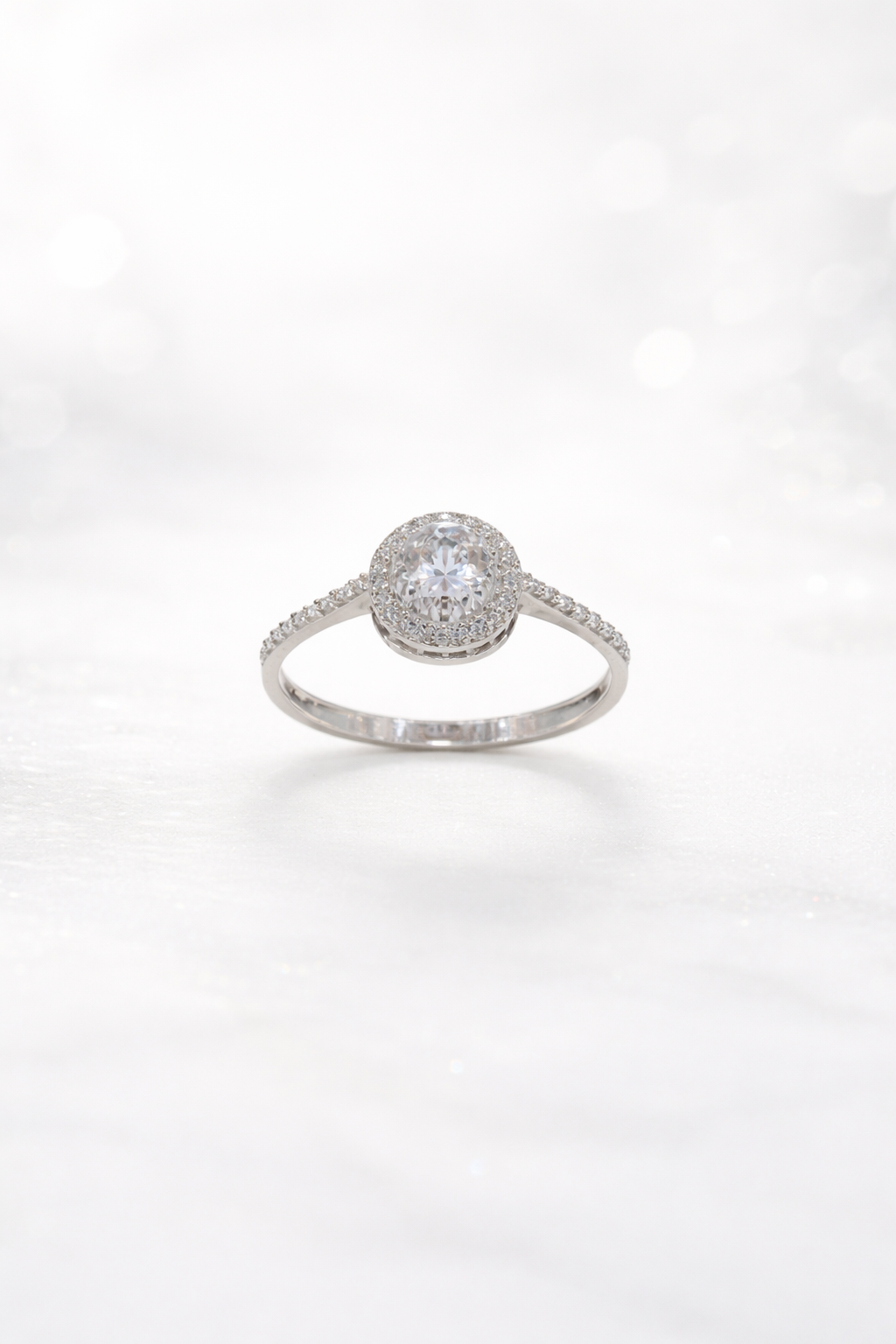 Eleganter Ring aus 14 Karat Weißgold (585)