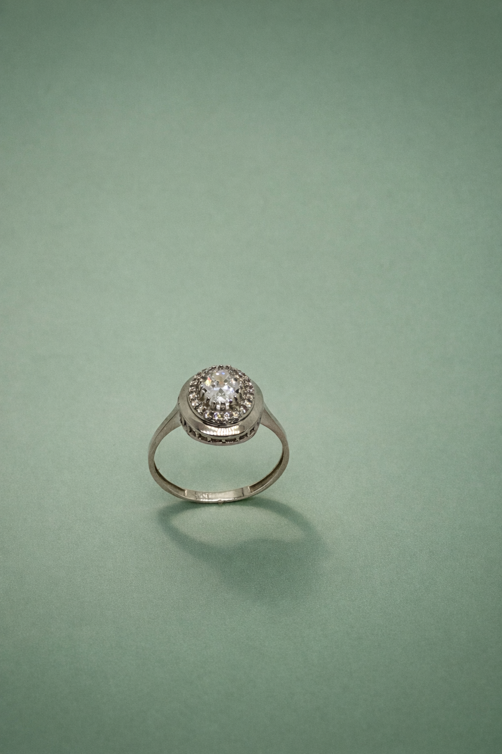 Eleganter Ring aus 14 Karat Weißgold (585)