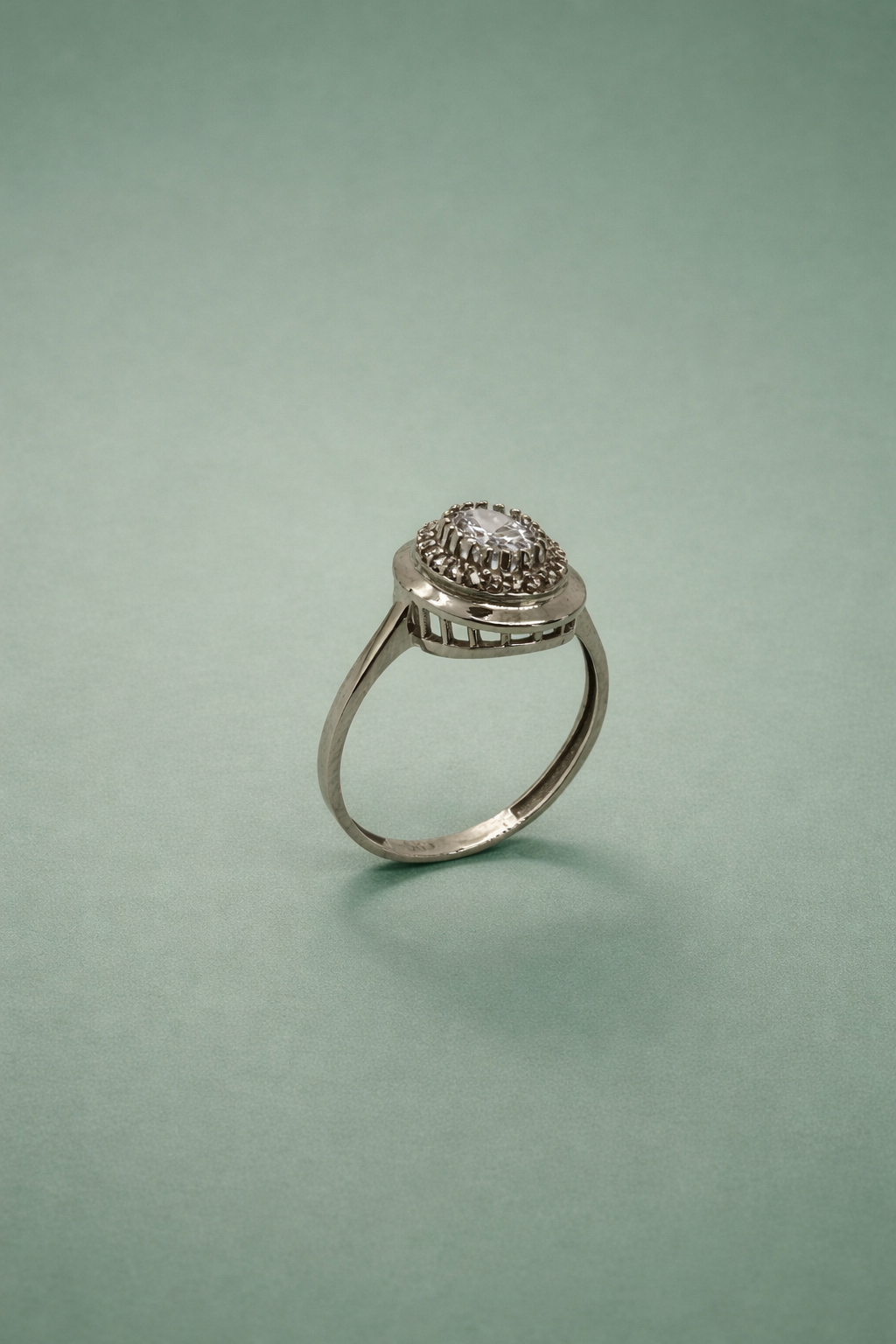 Eleganter Ring aus 14 Karat Weißgold (585)