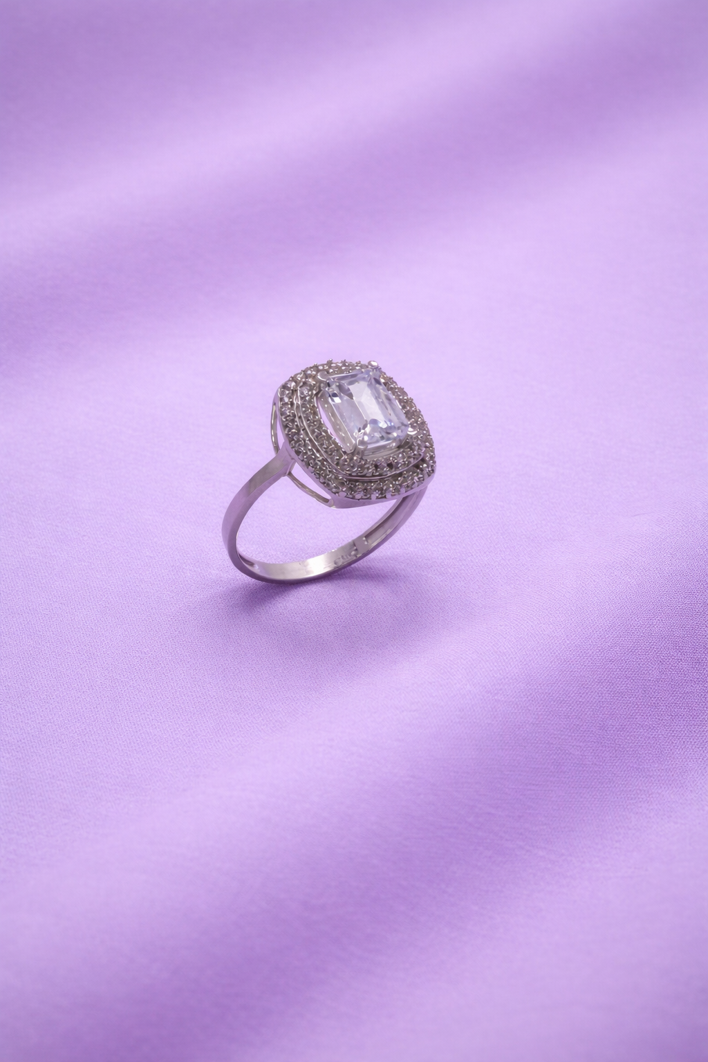 Eleganter Damenring aus 585 Weißgold (14 Karat)