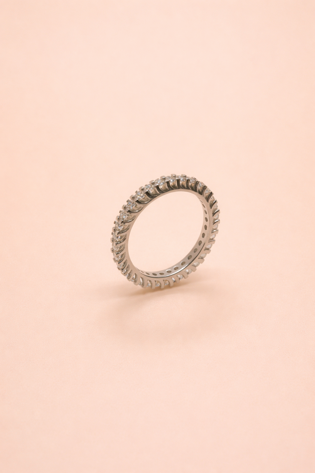 Eleganter Memoire-Ring aus 14 Karat Weißgold mit Zirkonia