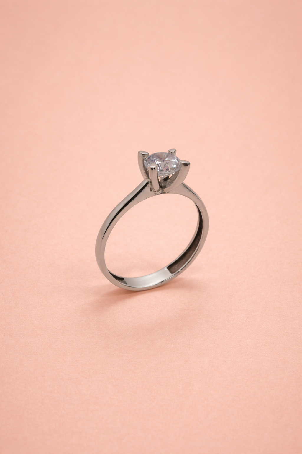 Eleganter Solitär Ring aus 14 Karat Gold mit funkelndem Stein (585)