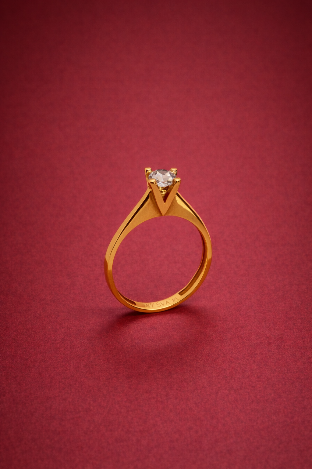 Eleganter Solitär Ring aus 14 Karat Gold mit funkelndem Stein (585)