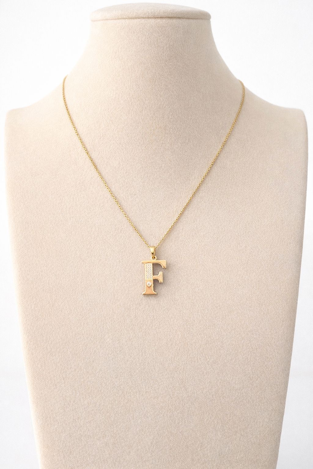 F Buchstaben Anhänger (ohne Kette) aus 14 Karat Gold (585) – Elegant & Zeitlos