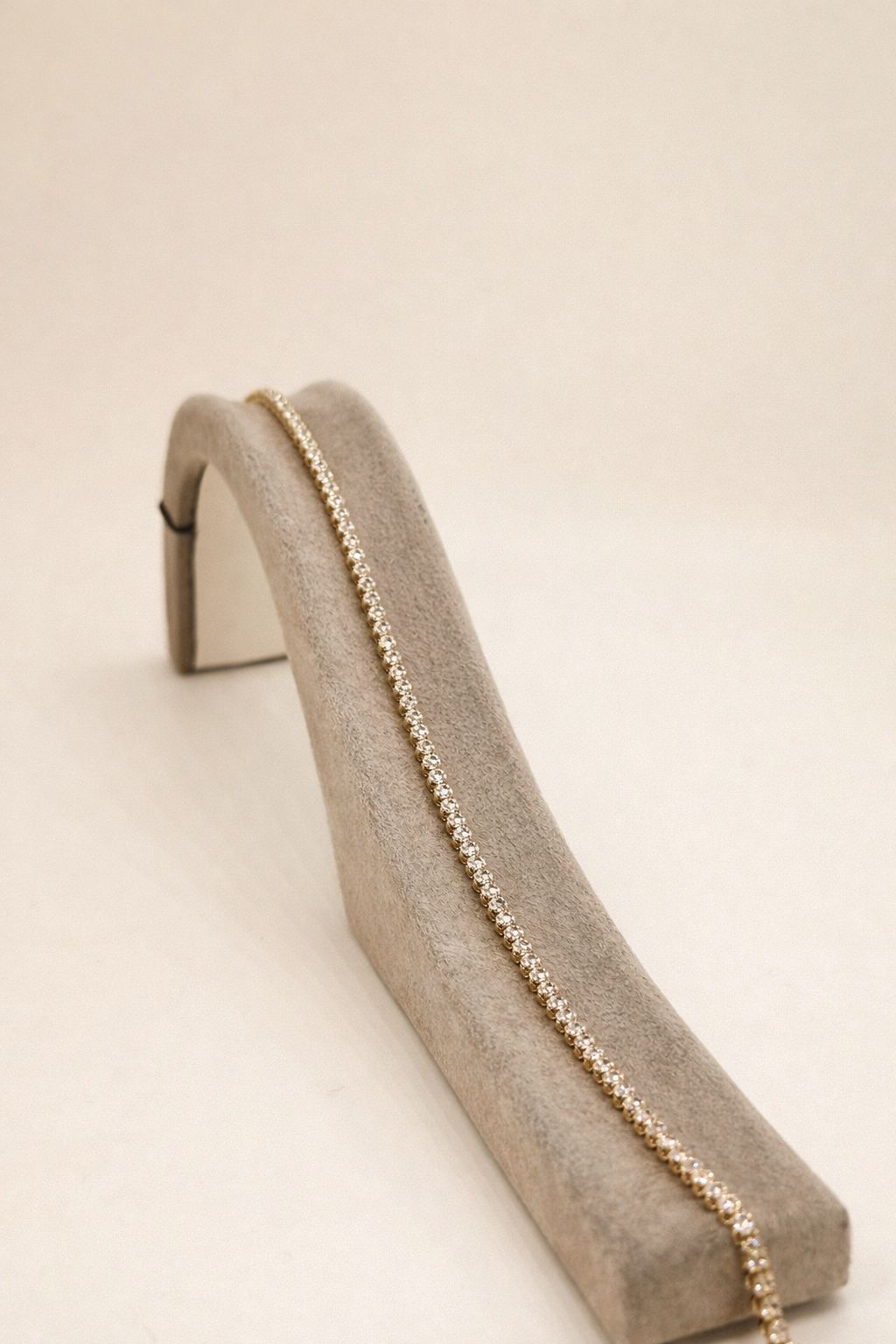 Elegantes Tennisarmband aus 14 Karat Weißgold mit Zirkonia