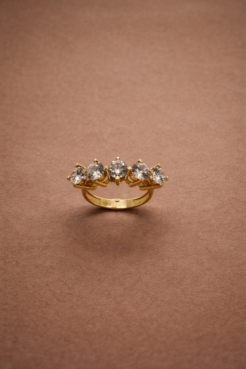 Eleganter 5-Stein-Diamantring aus Gold 14 Karat (585) – Zeitlose Schönheit