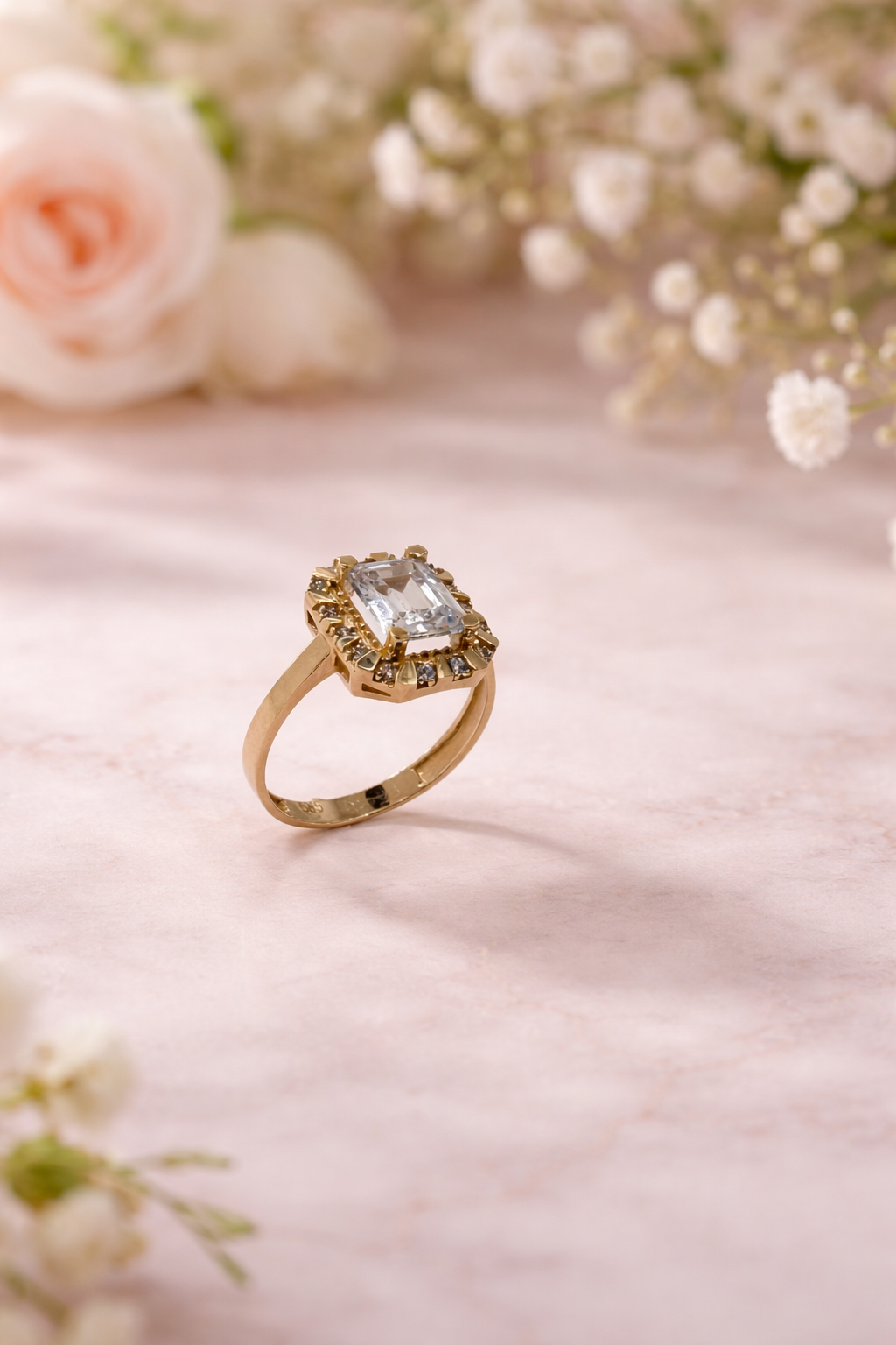 Eleganter Damenring aus 585 Gold (14 Karat)