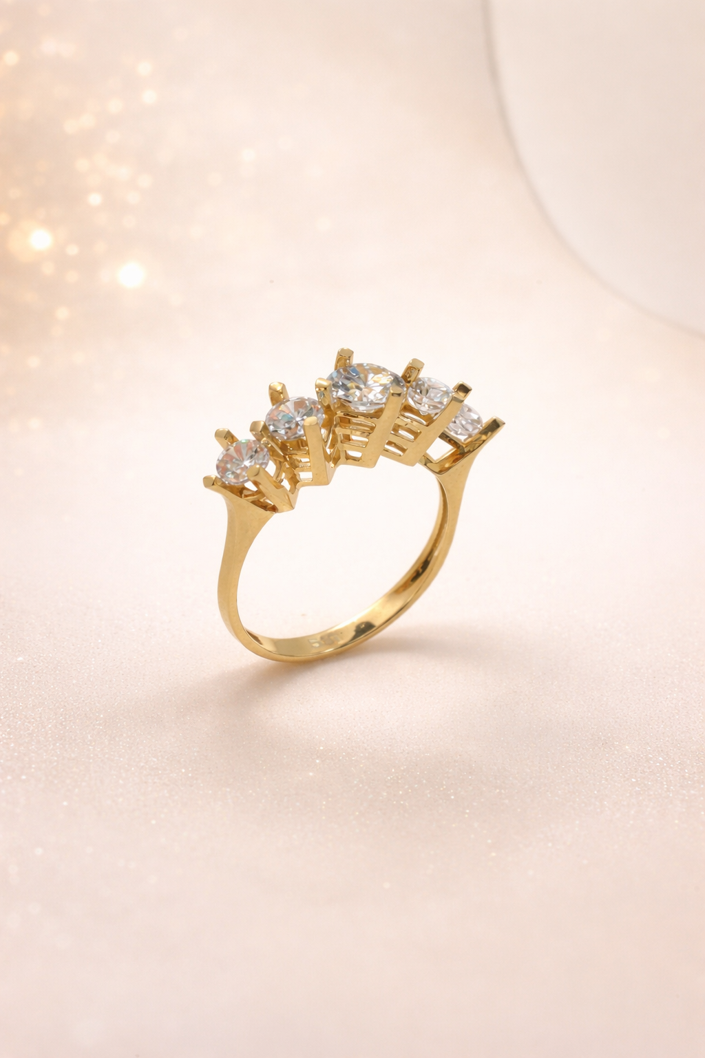 Eleganter 5-Stein-Diamantring aus Gold 14 Karat (585) – Zeitlose Schönheit