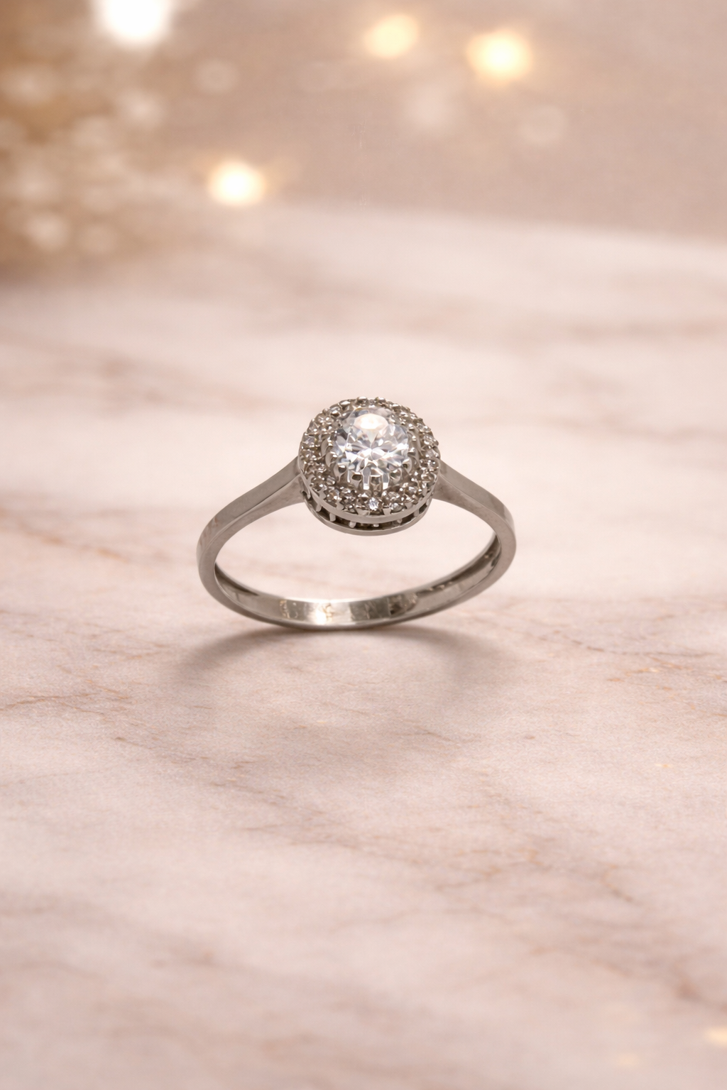 Eleganter Damenring aus 585 Weißgold (14 Karat)