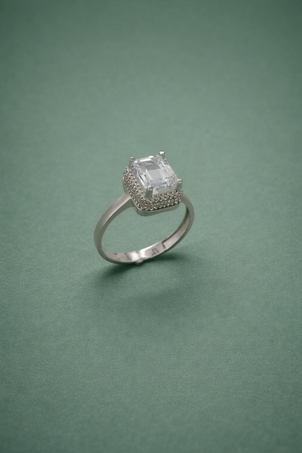 Eleganter Ring aus 14 Karat Weißgold (585)