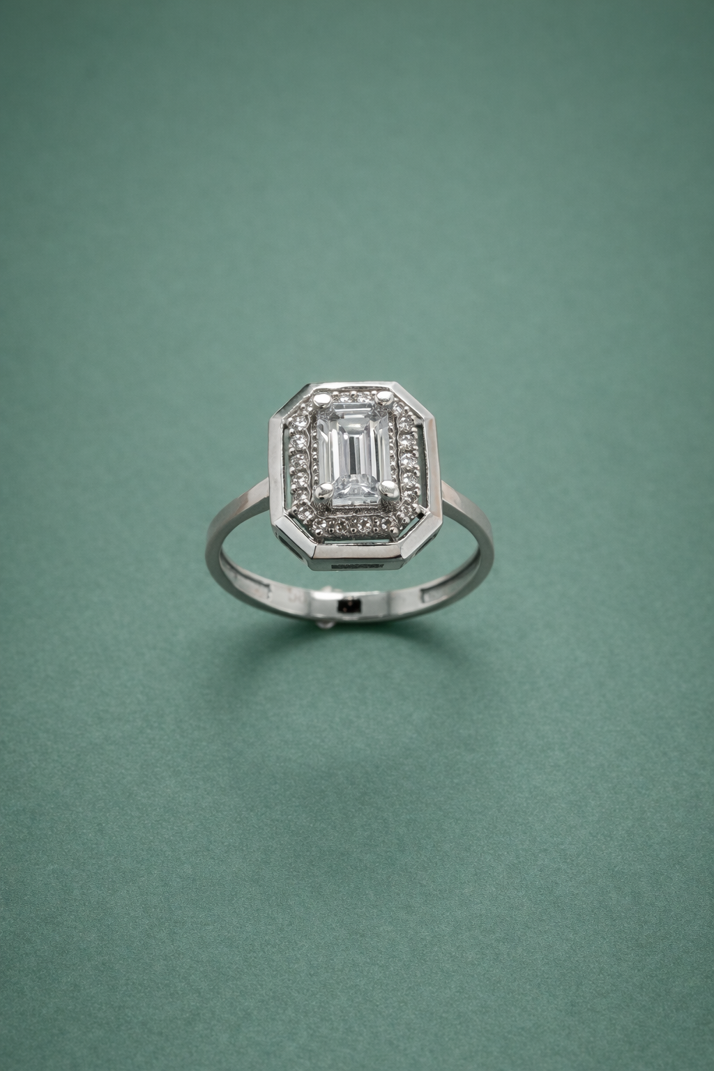 Eleganter Ring aus 14 Karat Weißgold (585)