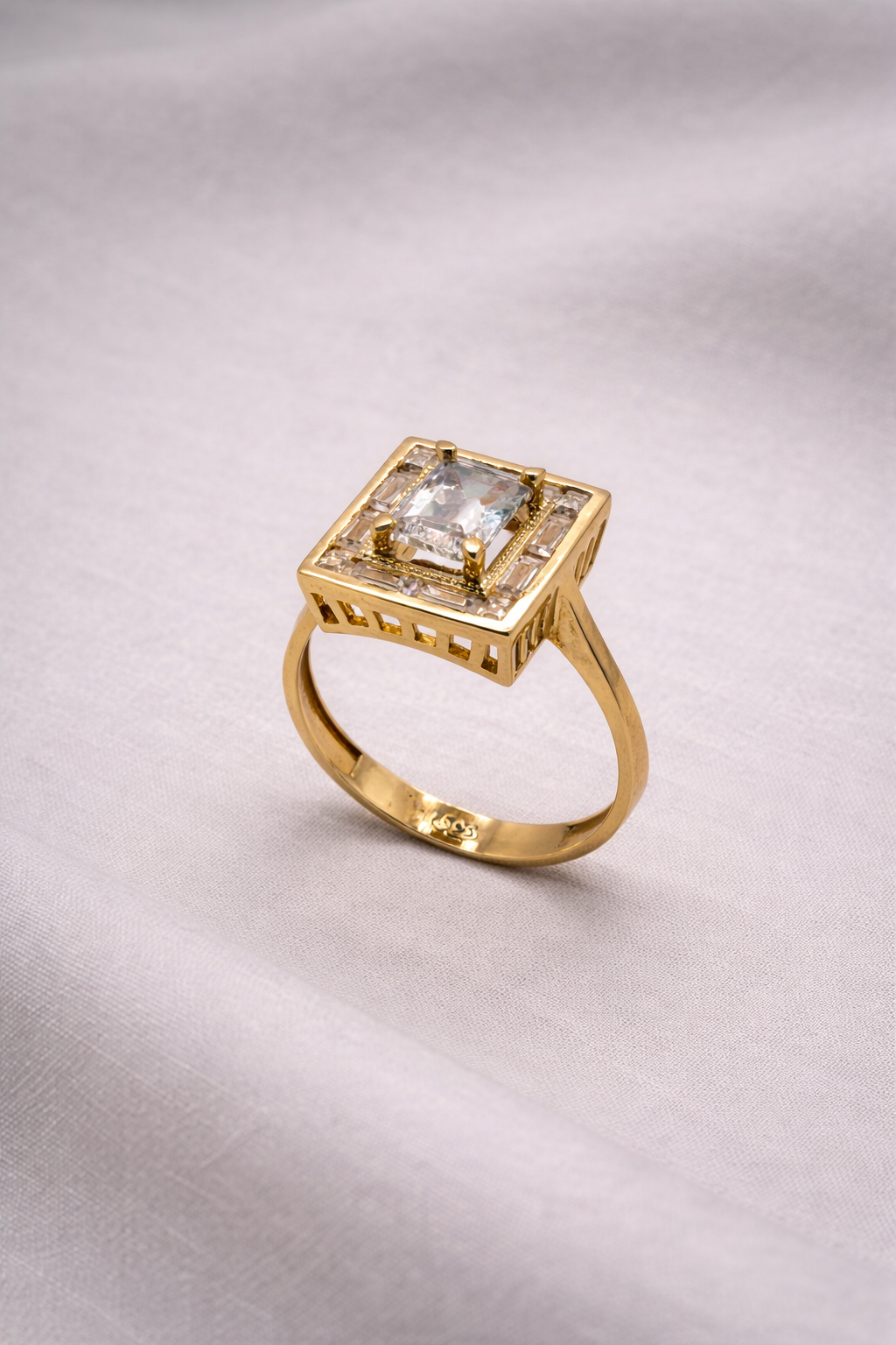 Eleganter Damenring aus 585 Gold (14 Karat)