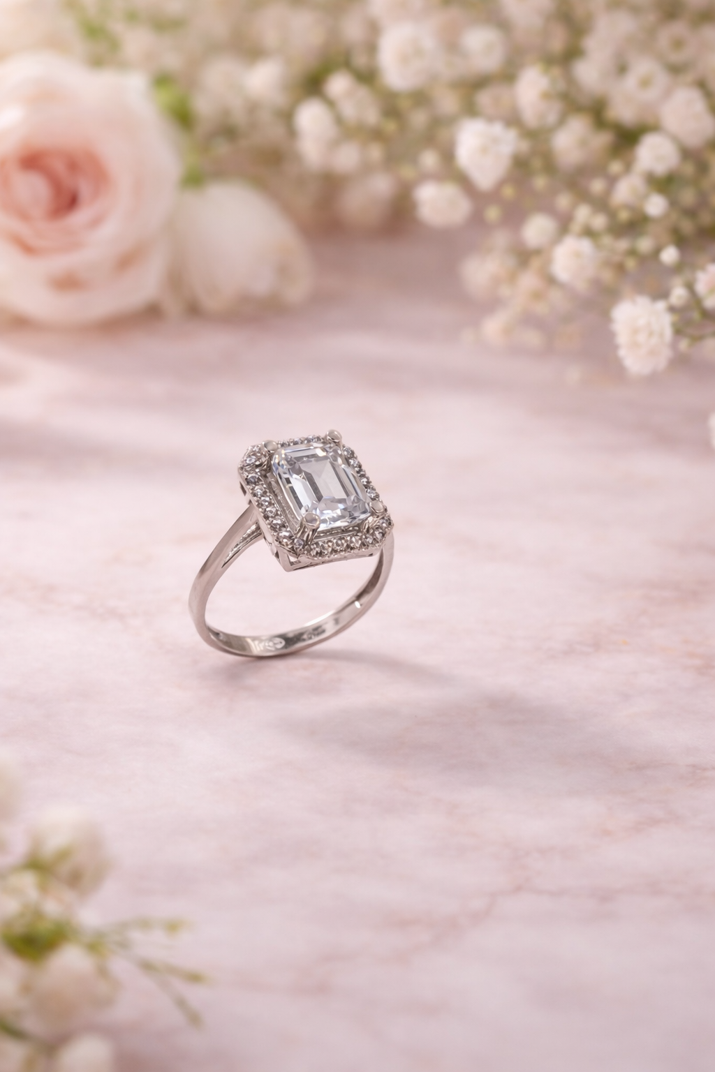 Eleganter Damenring aus 585 Weißgold (14 Karat)