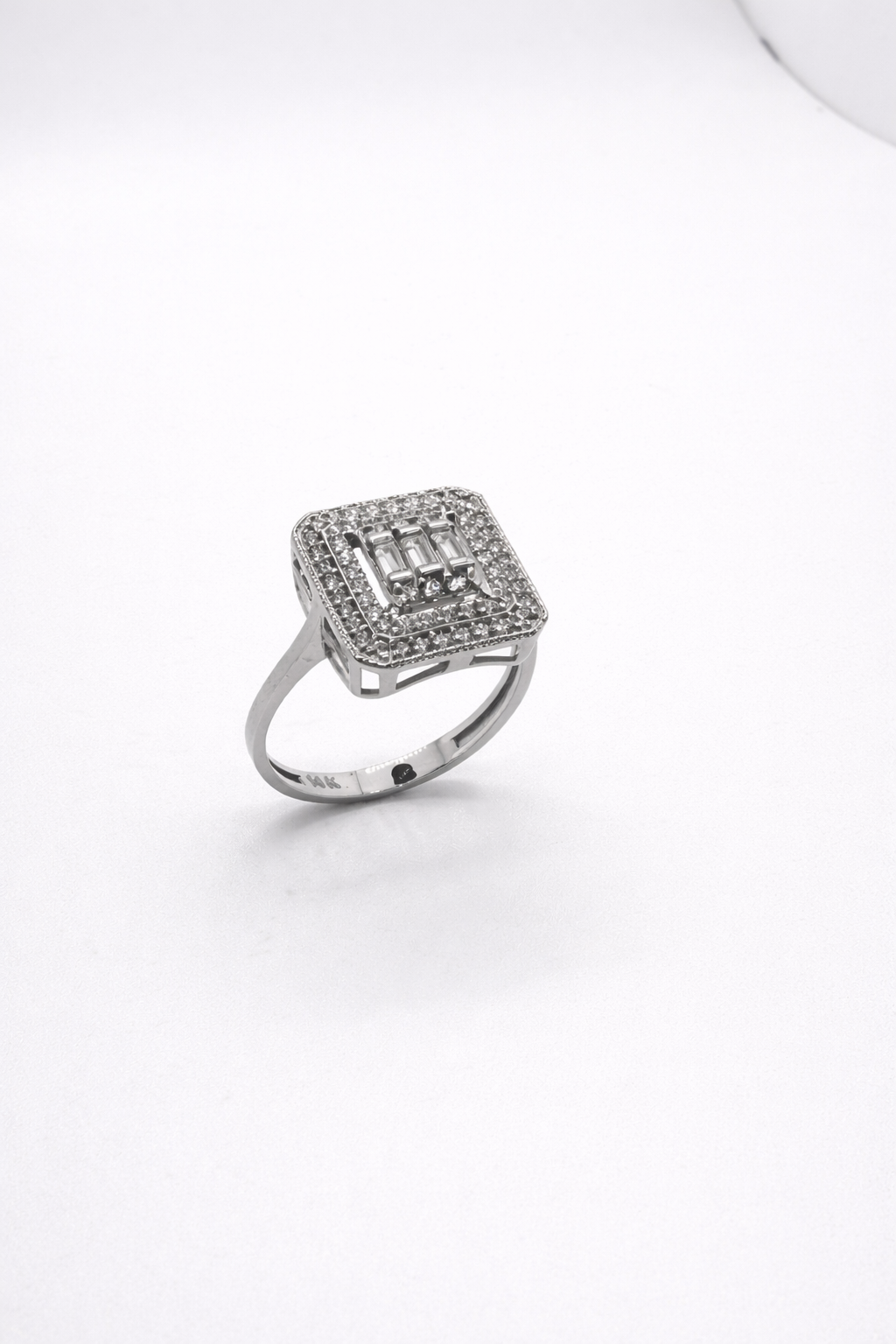 Eleganter Damenring aus 585 Weißgold (14 Karat)