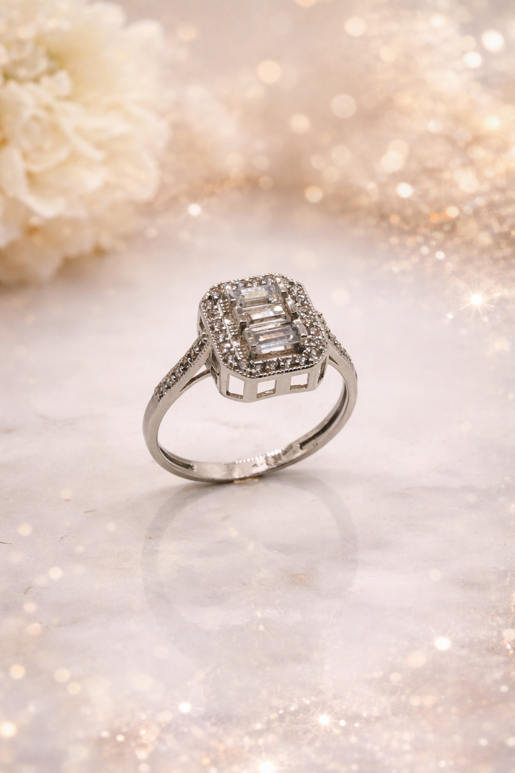 Eleganter Damenring aus 585 Weißgold (14 Karat)